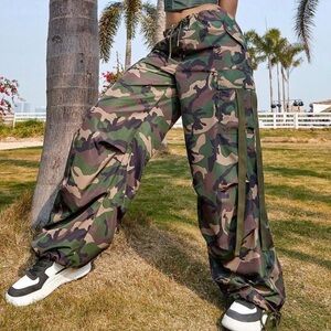 Camo Wide-Leg Cargo Pants - Green Camo